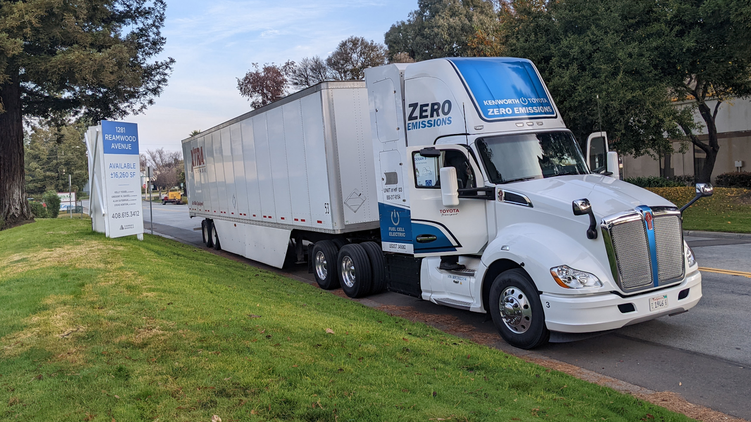 Kenworth Trucks and Toyota developed the hydrogen-fuel-cell-powered Kenworth T680FCEV tractor, some of which are in use at the Port of Los Angeles. Kenworth Trucks and Toyota developed the hydrogen-fuel-cell-powered Kenworth T680FCEV tractor, some of which are in use at the Port of Los Angeles.