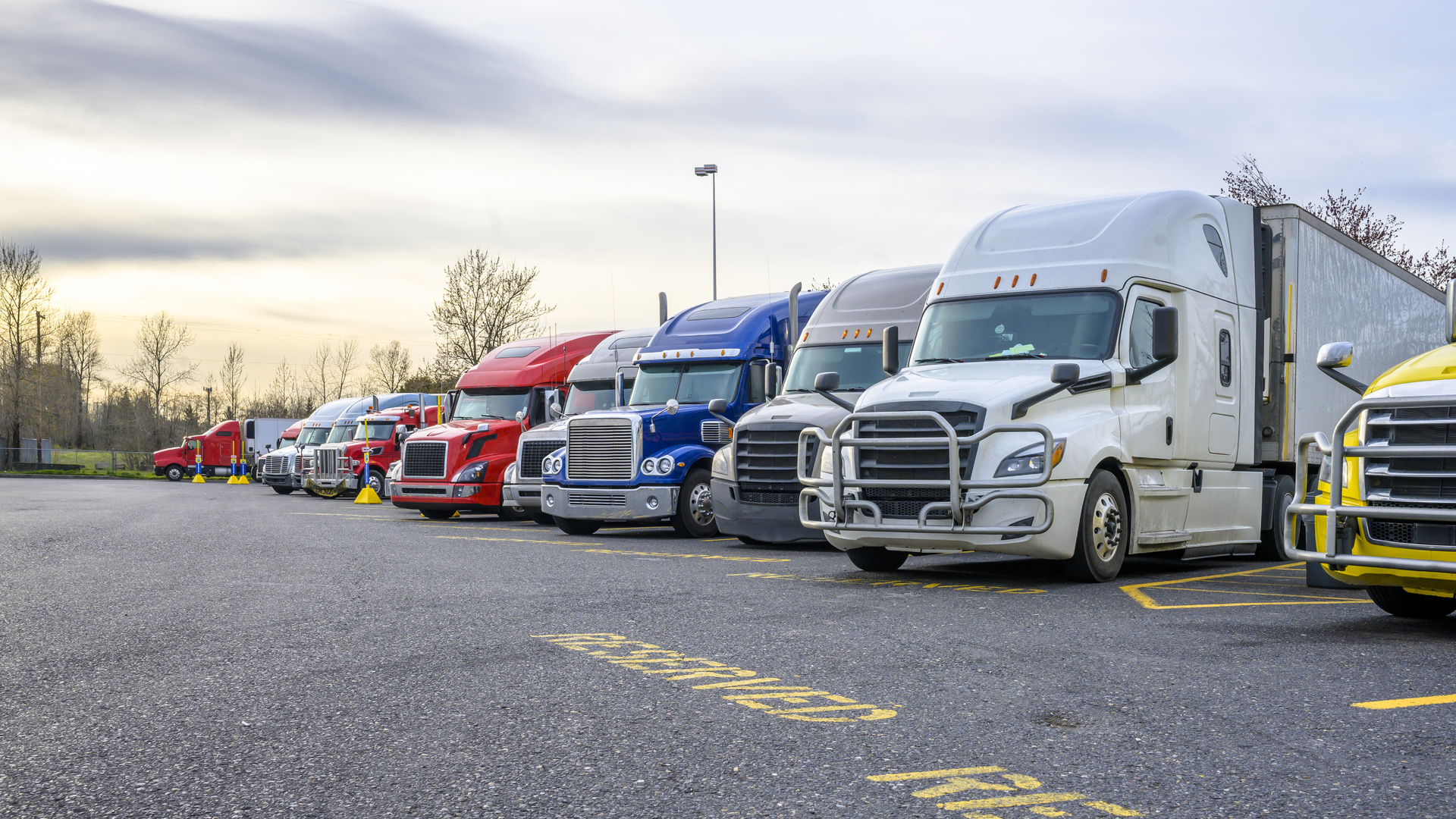 Semi Truck Parking 177079650 Vitpho Dreamstime 62163a4bf3baa
