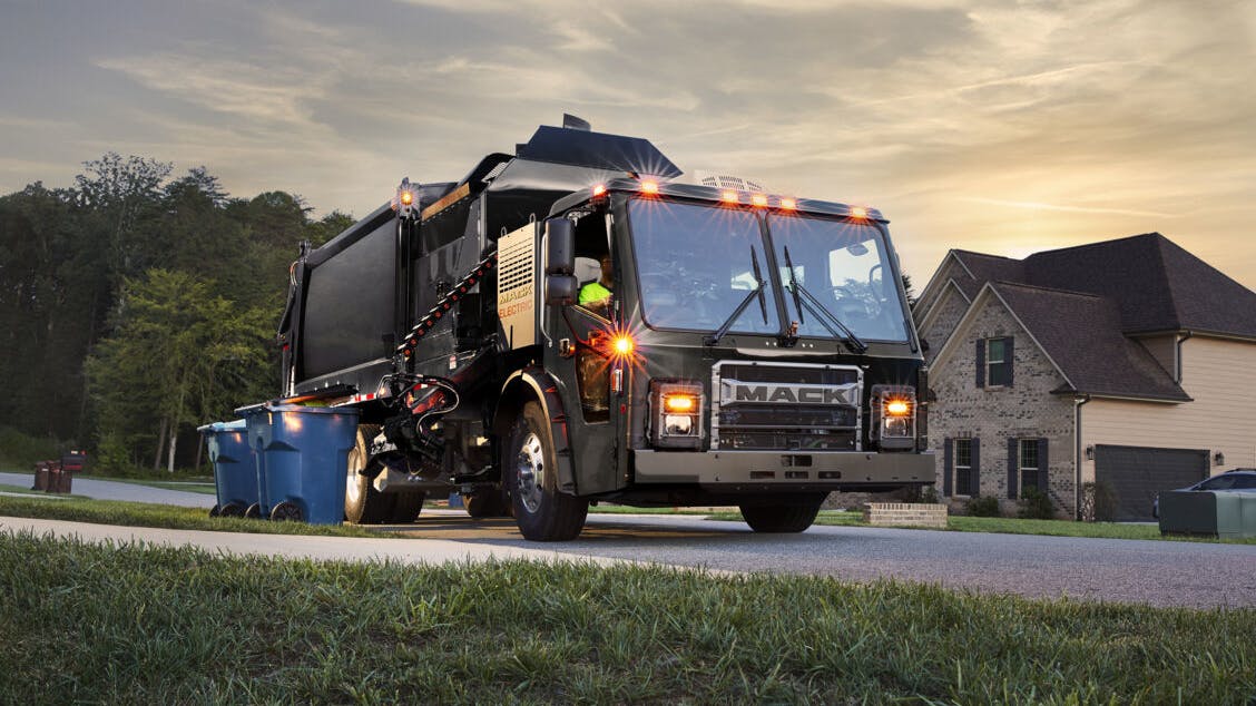 Mack's LR Electric refuse truck. Mack's LR Electric refuse truck.