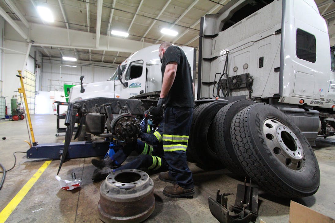 The combined workforce of the Cox Automotive Mobility Fleet Services group includes more than 1,100 technicians, 800 mobile service trucks, and over 25 shops. The combined workforce of the Cox Automotive Mobility Fleet Services group includes more than 1,100 technicians, 800 mobile service trucks, and over 25 shops.
