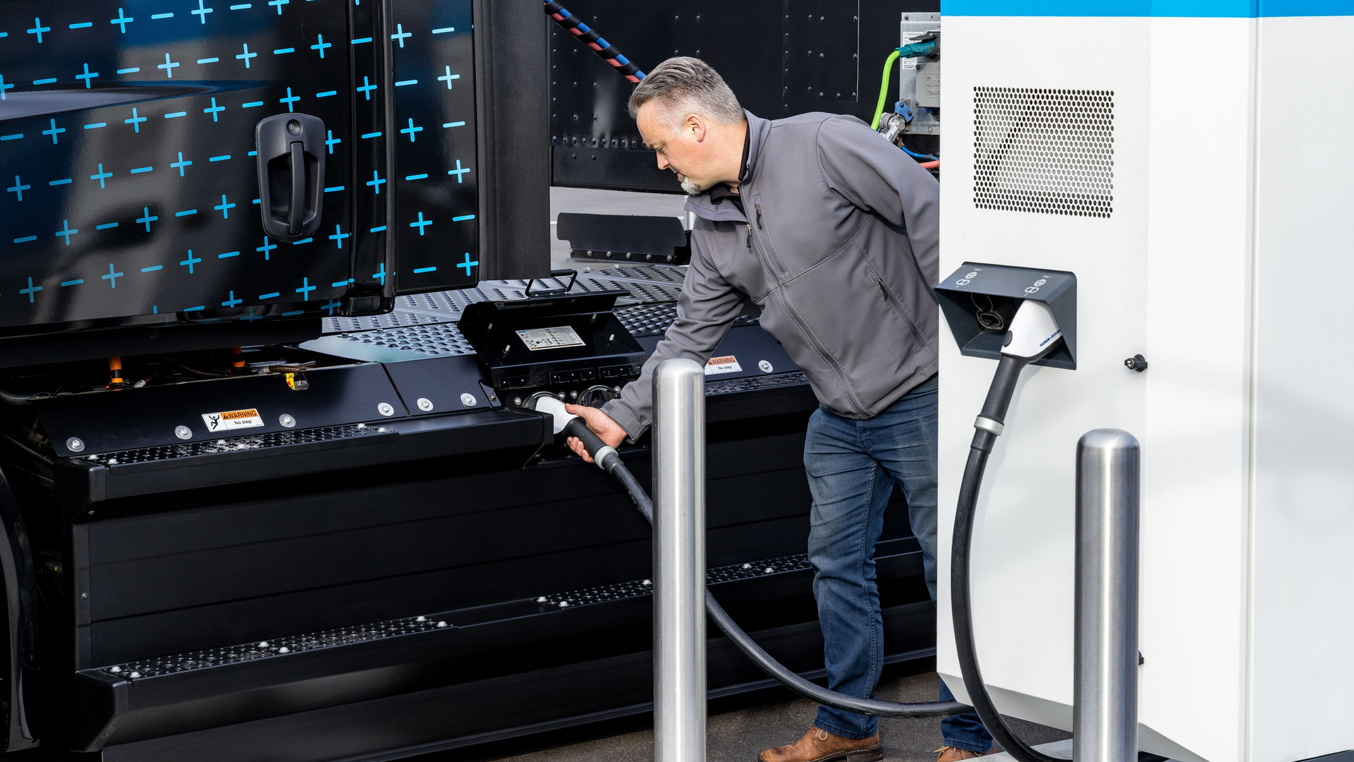 Dtna Freightliner E Cascadia 2 6332ef6367370