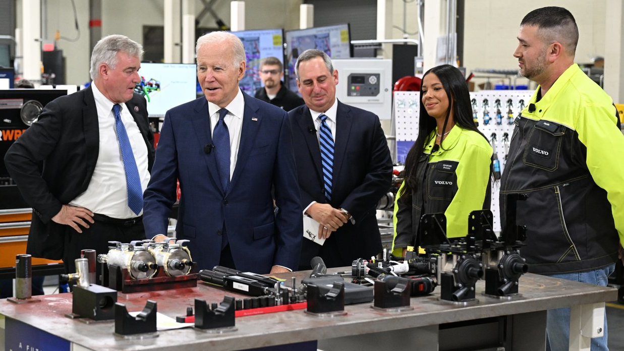 Biden Volvo Mack Truck 14 63448d6483859