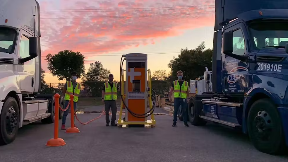 Electric Heavy Duty Trucks Dtna 633ad7b6b3d77