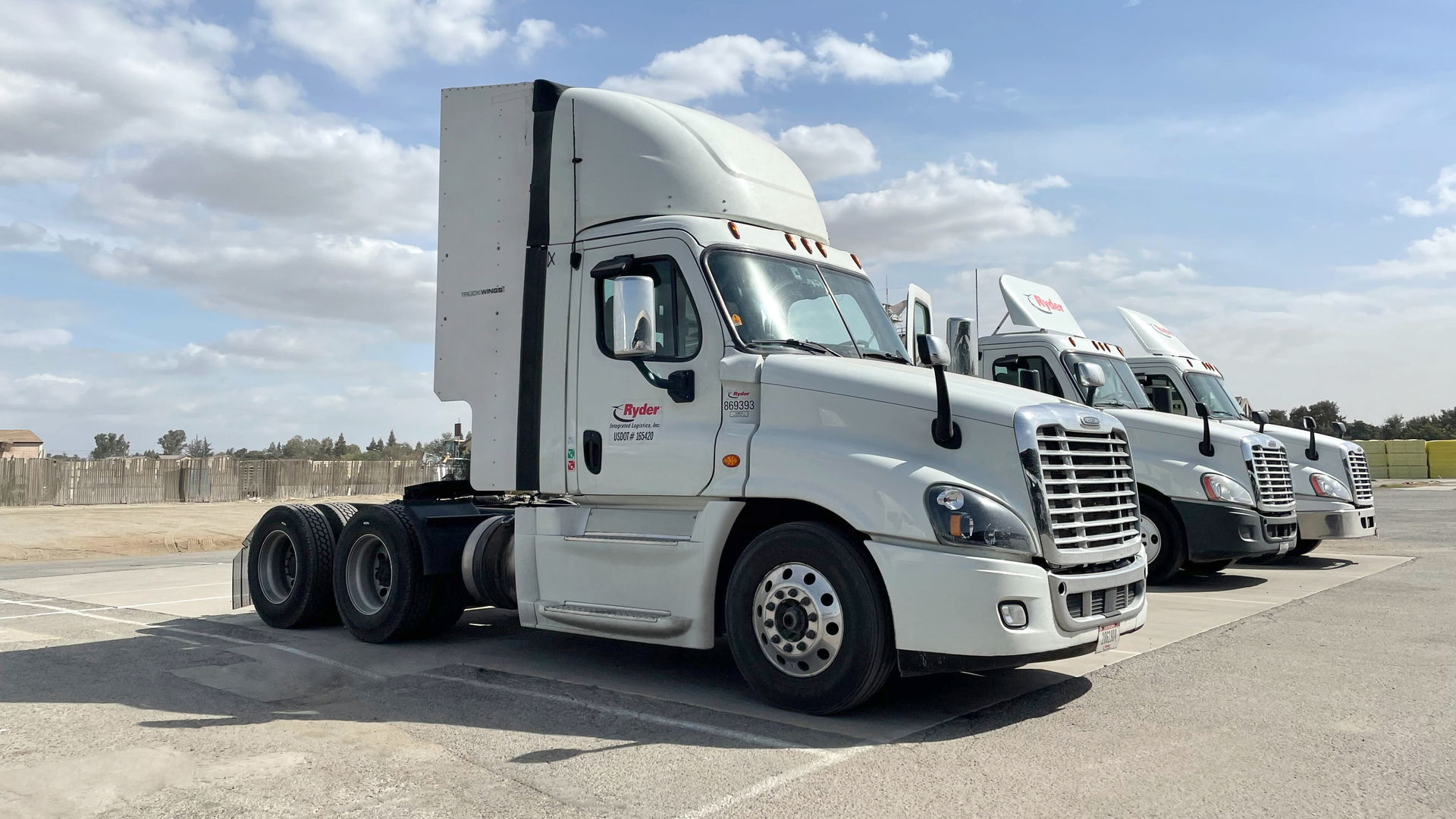 Row Of Ryder Trucks With Truck Wings 2 633d99abb2d16
