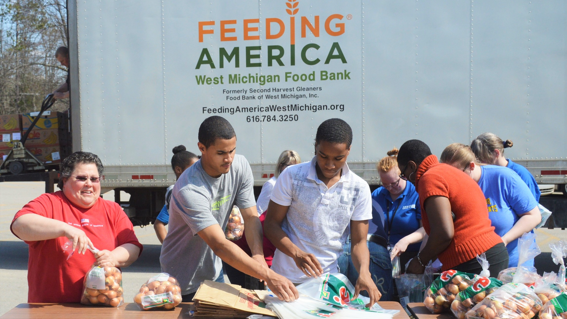 Volunteers Baldwin Community School Mobile Pantry 4 20 15 63602ffbe97f5 636d51950bbce