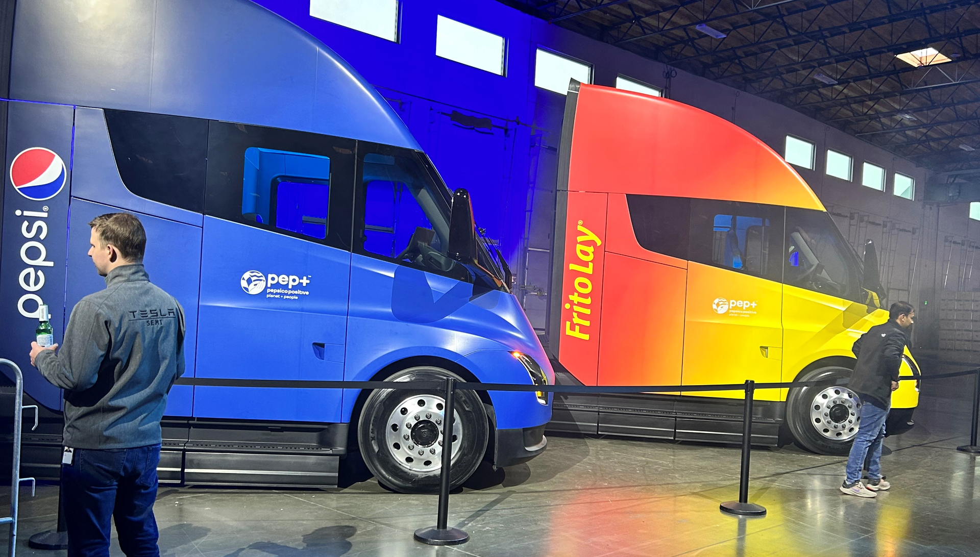 Roeth Tesla2 120222 New 638e60f86f29b