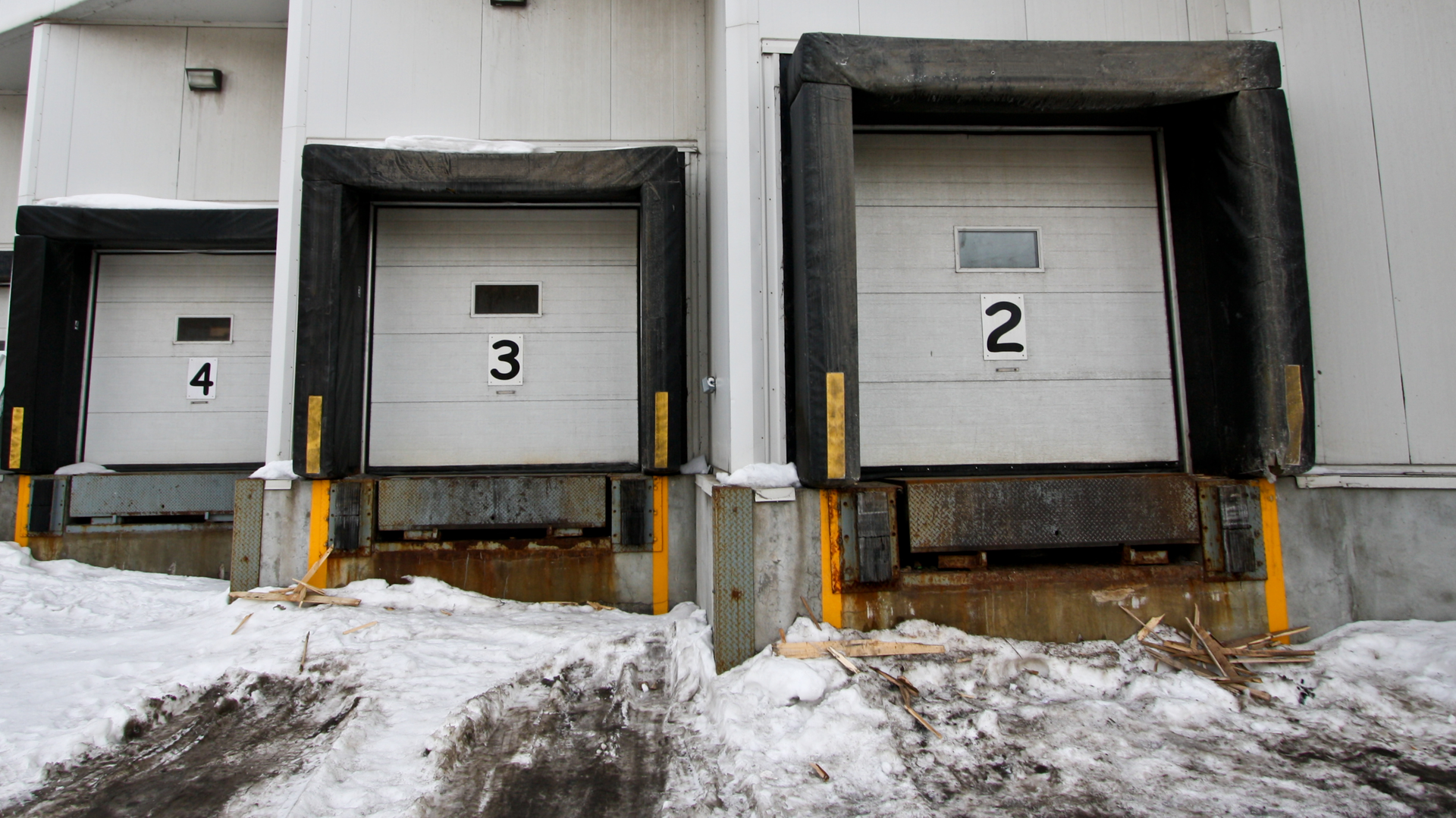 Loading Docks Dreamstime Jdazuelos 13217135 63bc1eafc6ad7