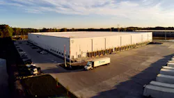 Leaders from Lineage, business partners from the state of Georgia, community leaders from the city of Port Wentworth, and leadership from Georgia Ports Authority attended the Port Wentworth facility’s grand opening.