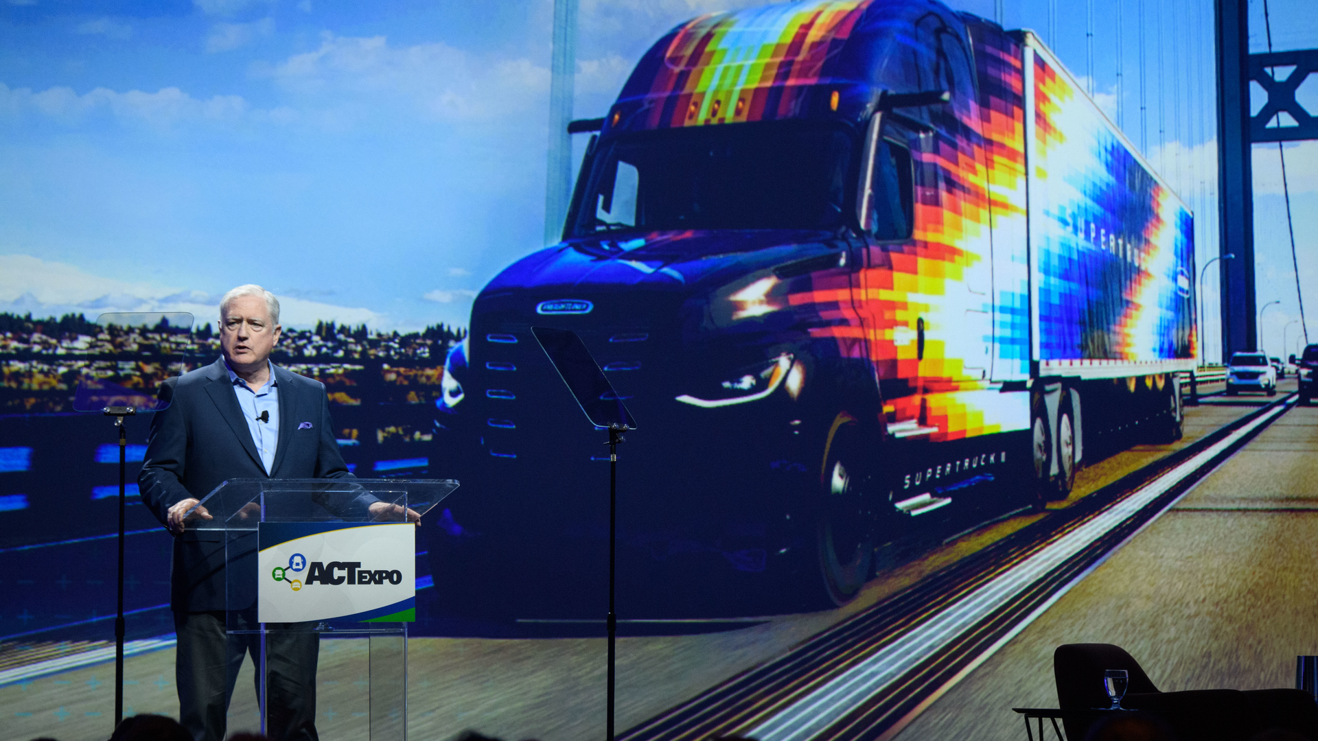 DTNA President and CEO John O&rsquo;Leary delivers the opening keynote during this year's ACT Expo.