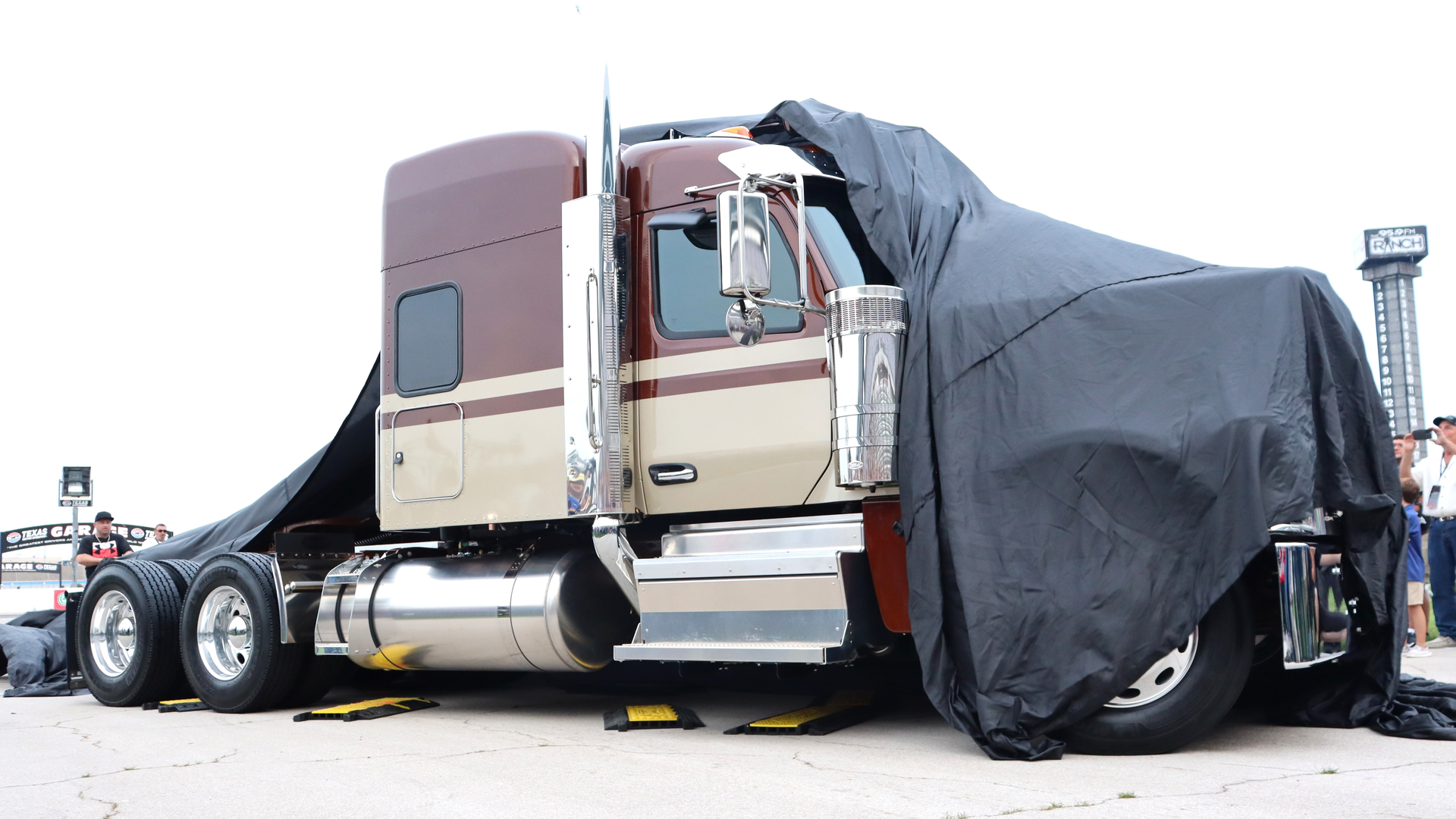 Peterbilt unveils Model 589 truck FleetOwner