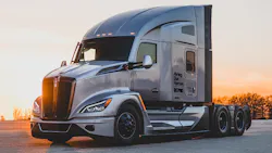 The T680 Signature Edition is equipped with a 76-inch sleeper and the Paccar Powertrain featuring the MX-13 engine rated at 455 horsepower, TX-12 automated transmission, and DX-40 tandem rear axles. The T680 Signature Edition is equipped with a 76-inch sleeper and the Paccar Powertrain featuring the MX-13 engine rated at 455 horsepower, TX-12 automated transmission, and DX-40 tandem rear axles.