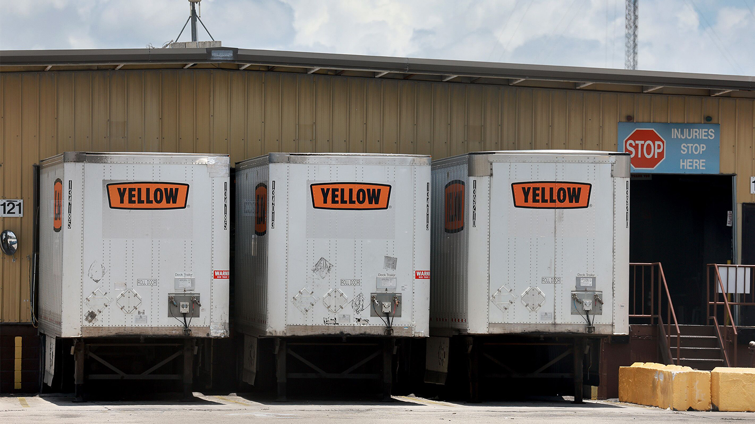 Yellow Trailers 64d3c1a0721bc