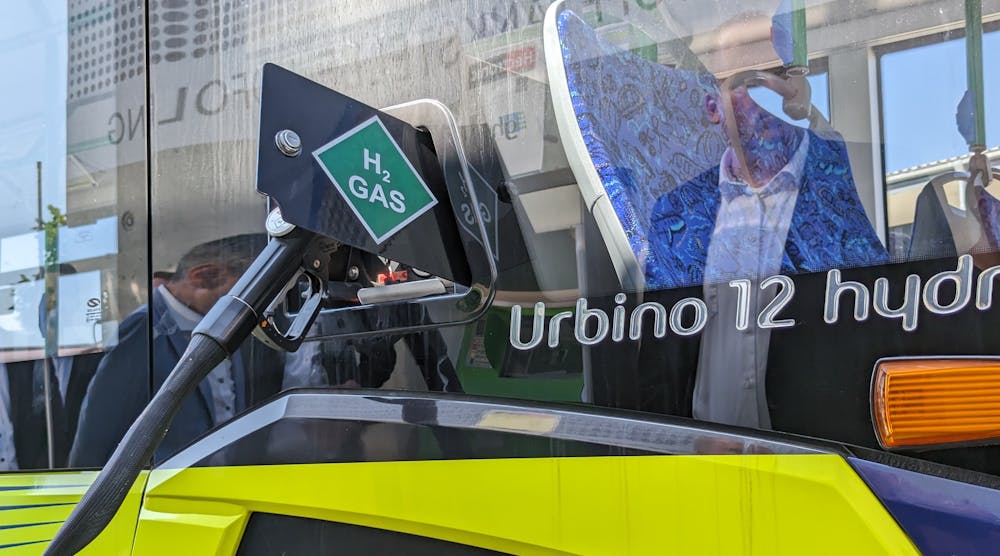 Tiếp nhiên liệu cho xe buýt pin nhiên liệu hydro