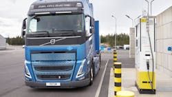 Volvo&apos;s fuel-cell electric truck pulls up to a hydrogen refueling station at the Volvo H&auml;llered Proving Ground in Sweden.