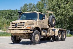 The new vehicles for Ukraine predominantly have permanent all-wheel drive. The permissible gross vehicle weight varies between 16.5 and 40 tons. The trucks feature the OM 460 six-cylinder in-line diesel engine with 360 to 476 hp, depending on the vehicle.