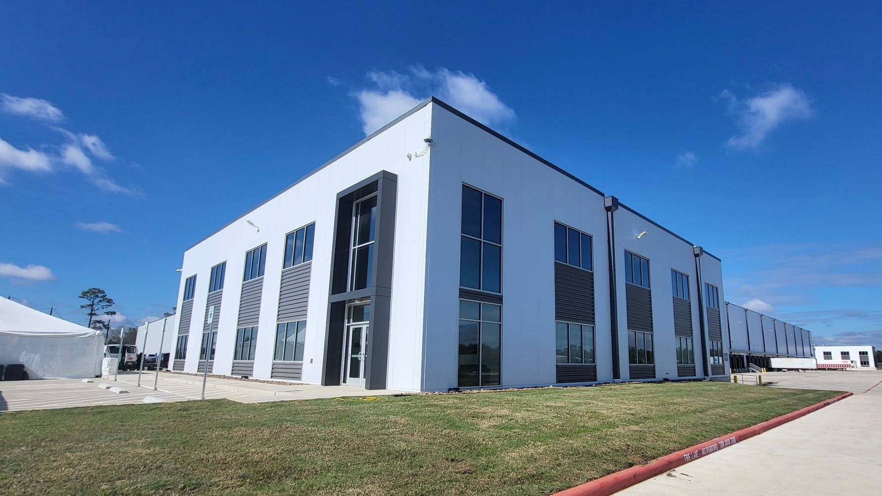 Lineage celebrates Houston Coldport opening FleetOwner