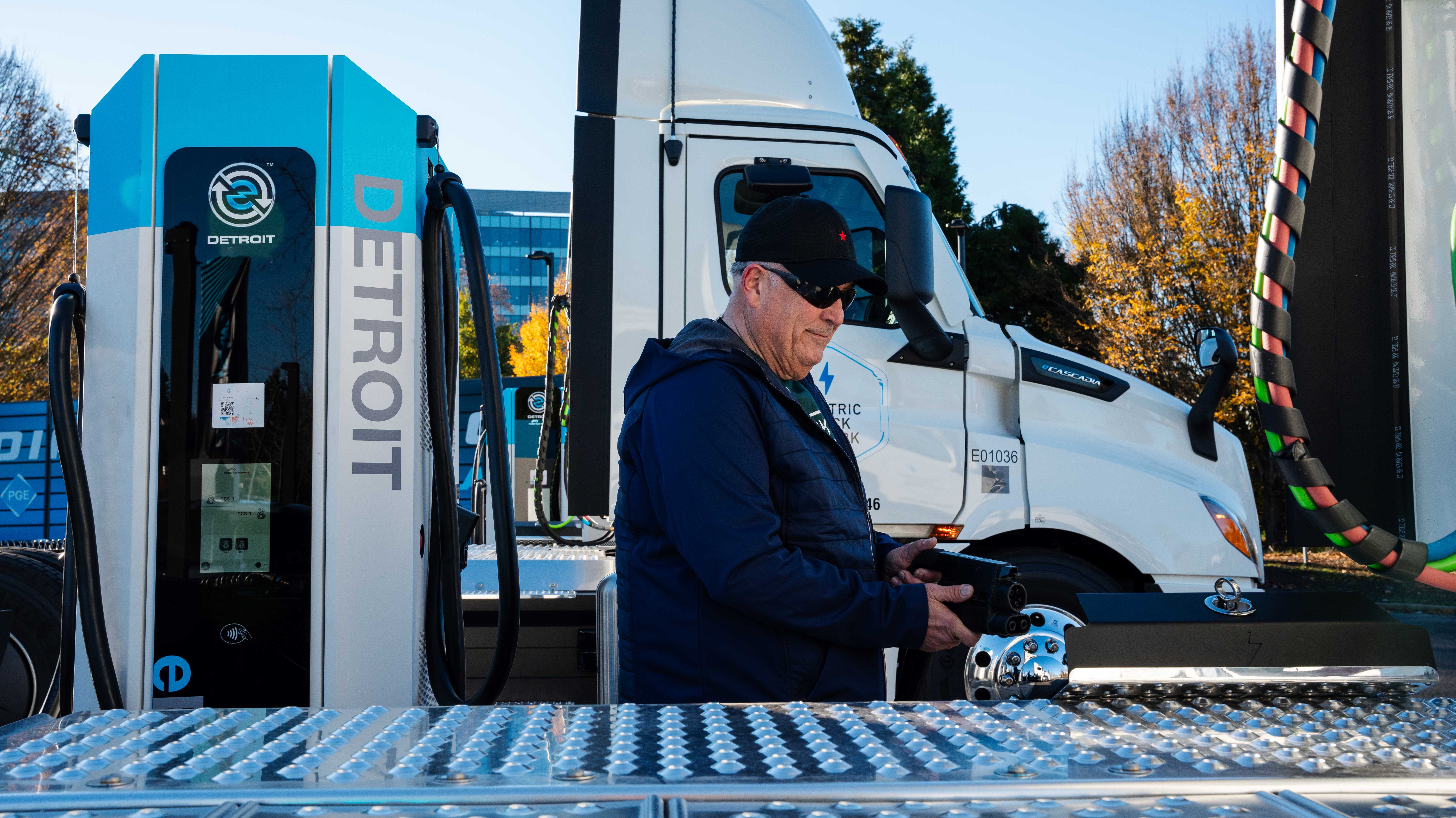 6569ddfeebe365001ef840f9 Original 5