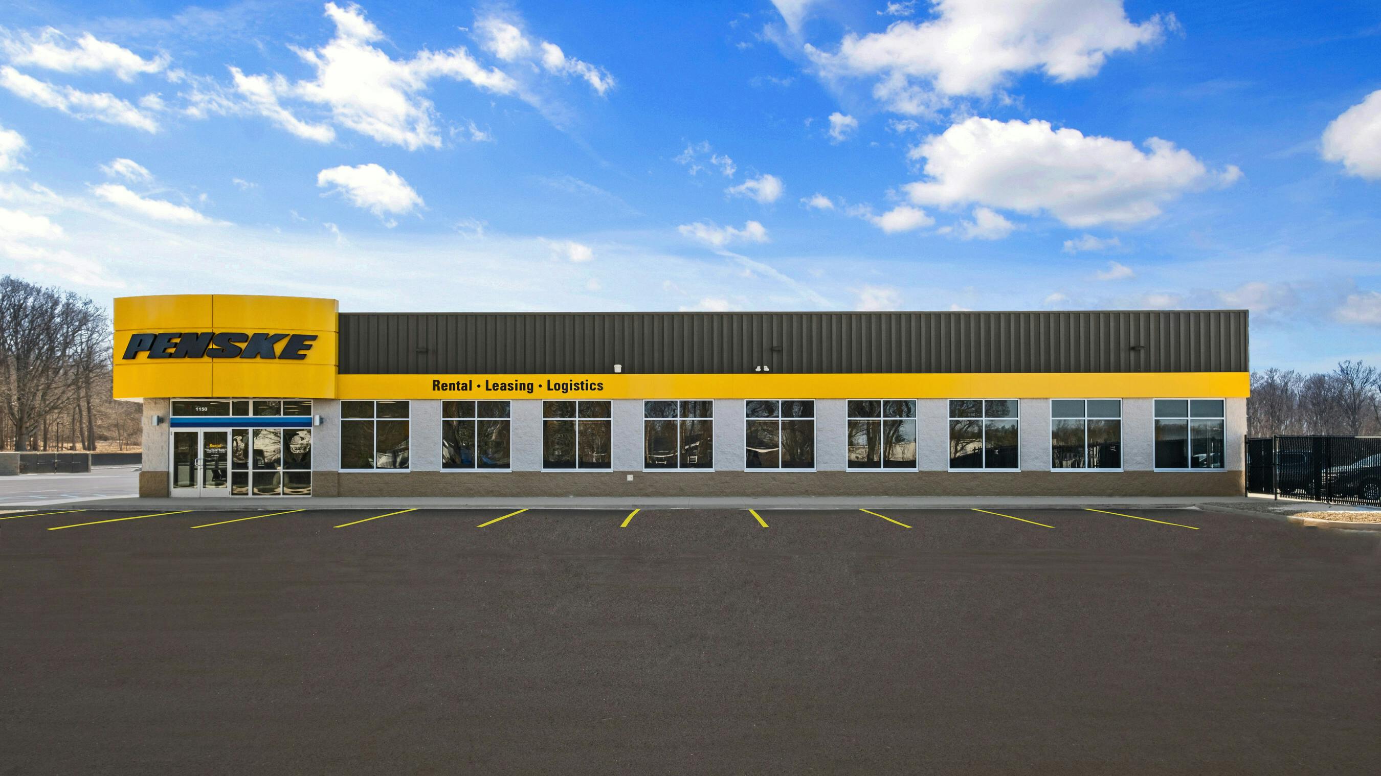 The location is 22,898 square feet and sits on 41.1 acres. It features five drive-thru bays with 10 service areas, an automated wash bay, and a full-service fuel island.