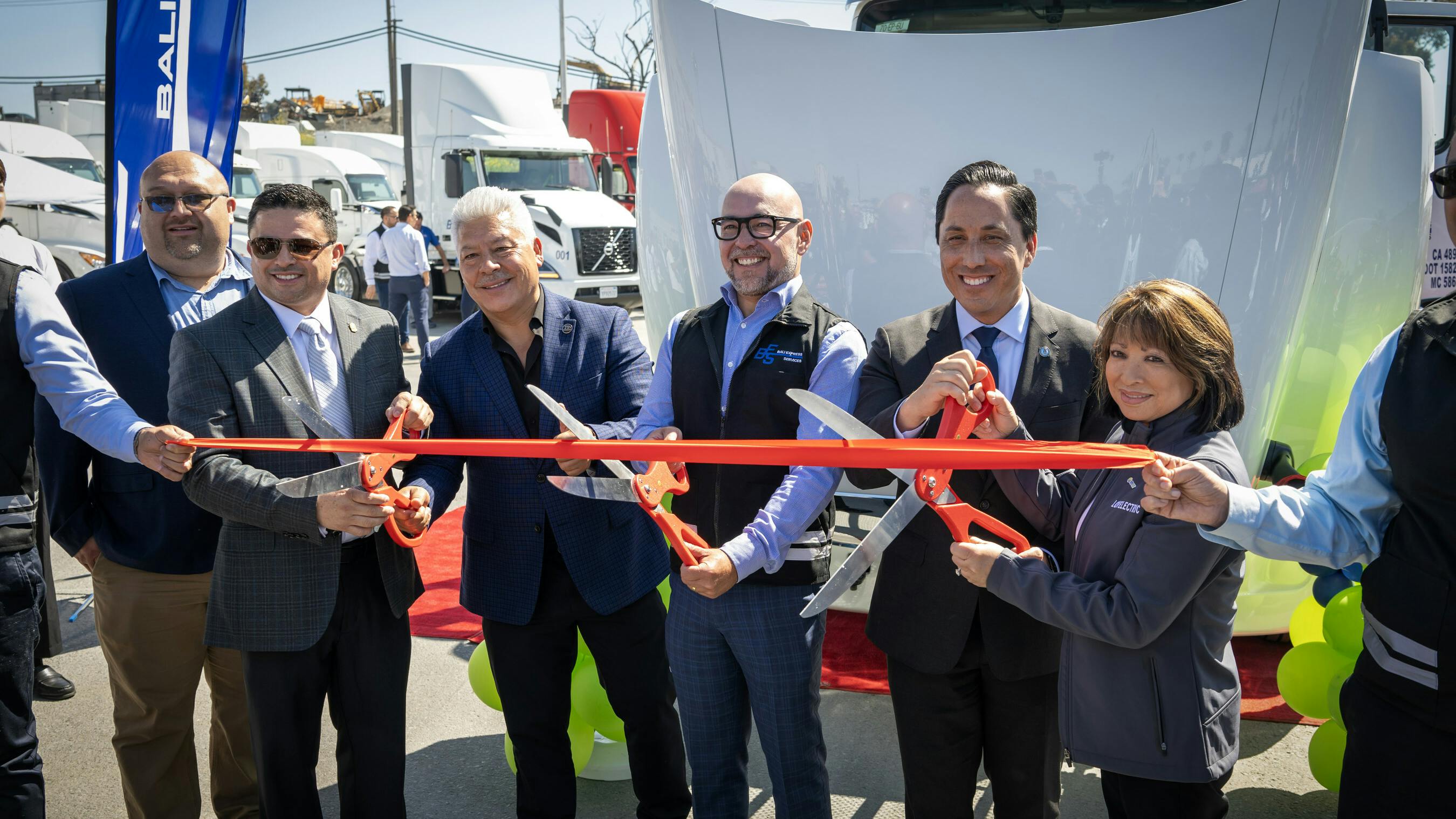 Israel Delgado Vallejo, Vice President of the Northwest Region of CANACAR (National Chamber of Freight Transport) Jos&eacute; Saul de los Santos G&oacute;mez, Planning Coordinator at the Secretariat of Economy, and Innovation of the Government of the State of Baja California. Juan Baez, President Bali Express Todd Gloria, Mayor, City of San Diego Caroline Winn, CEO San Diego Gas & Electric