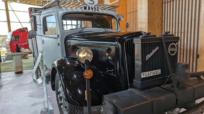During World War II, Sweden faced gasoline and oil shortages, so private vehicles were converted to run on wood gas, a fuel made through incomplete combustion of wood or coal. This Volvo LV93, introduced in 1935, features a wood gas version with a shorter engine hood and a gas tank behind the cabin. The 4.4-liter and 90-hp engine ignites on gasoline but can be switched to run on fuel oil, kerosene, diesel, or wood gas. During the war, one of every three Swedish vehicles was powered by wood gas.