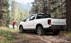 A rearview camera that does not display an image can reduce the driver's rearview, increasing the risk of a crash. A rearview camera that does not display an image can reduce the driver's rearview, increasing the risk of a crash.