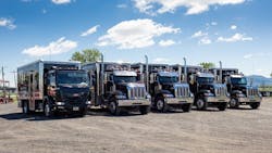 Excellence Peterbilt’s mobile service trucks are outfitted with bodies that serve as mobile workshops and carry a large inventory of parts. Excellence Peterbilt’s mobile service trucks are outfitted with bodies that serve as mobile workshops and carry a large inventory of parts.