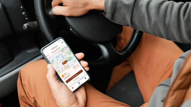 6682d9b744387da612fd9d50 Roadflex Driver App Man Using It