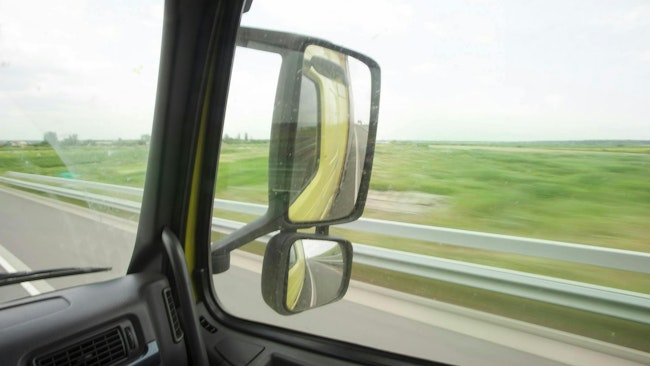 Results from Findit Parts’ survey reveal that less than 5% (4.64%) of American adults can accurately identify all the blind spots on a tractor-trailer—that’s fewer than 1 in every 20 American adults.