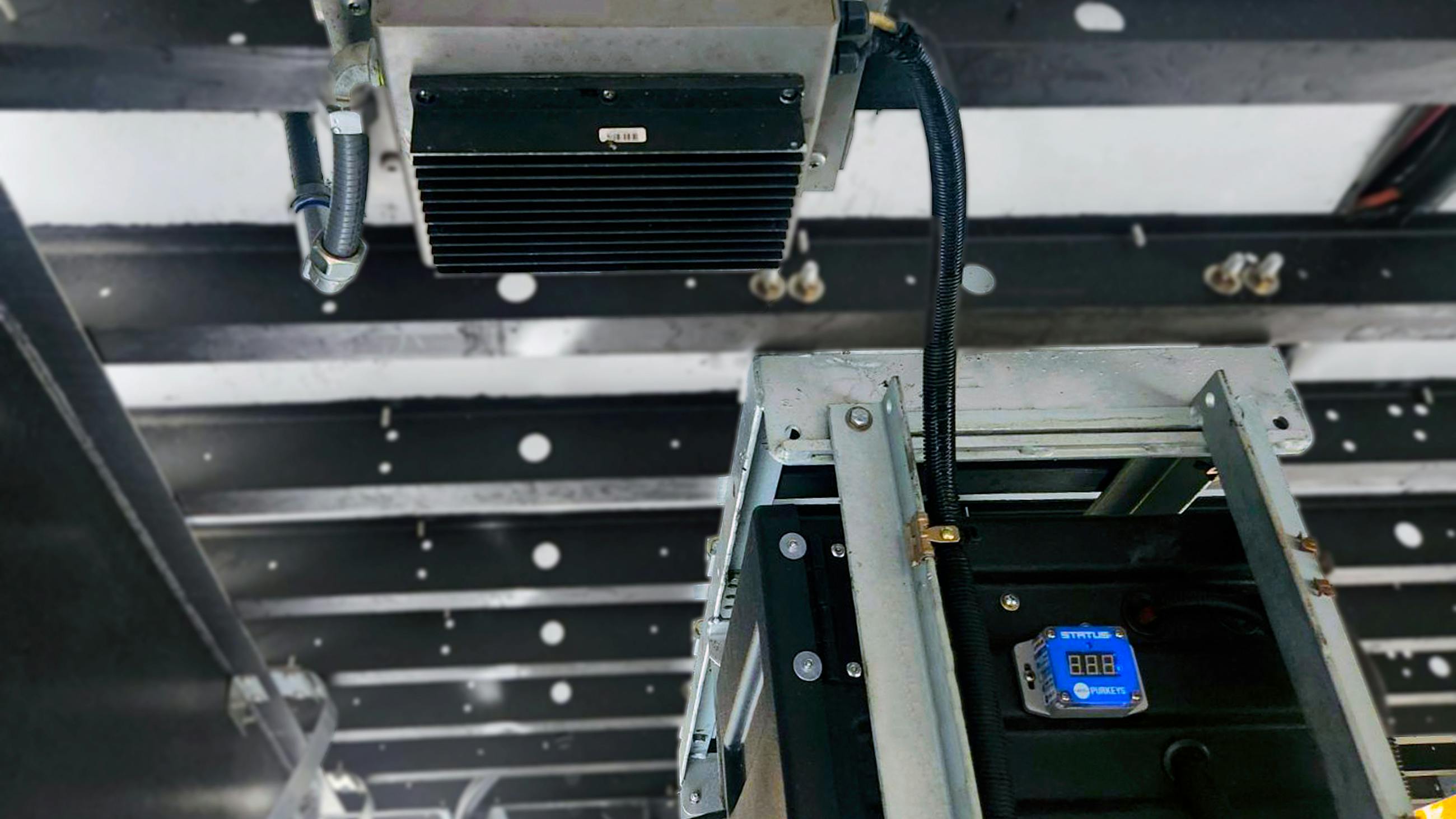 66f6a42865462f81b4442069 Ut Cargobull Liftgate Battery Charger