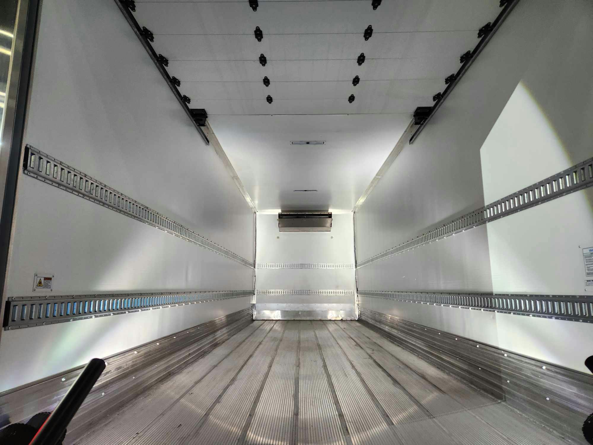 With the refrigerated truck body built from EcoNex composite panels, both interior and exterior walls are smooth and without excessive seams.