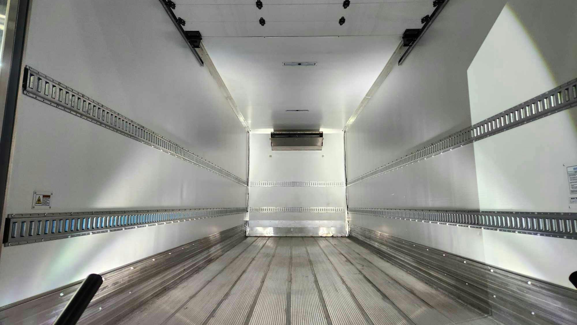 With the refrigerated truck body built from EcoNex composite panels, both interior and exterior walls are smooth and without excessive seams.