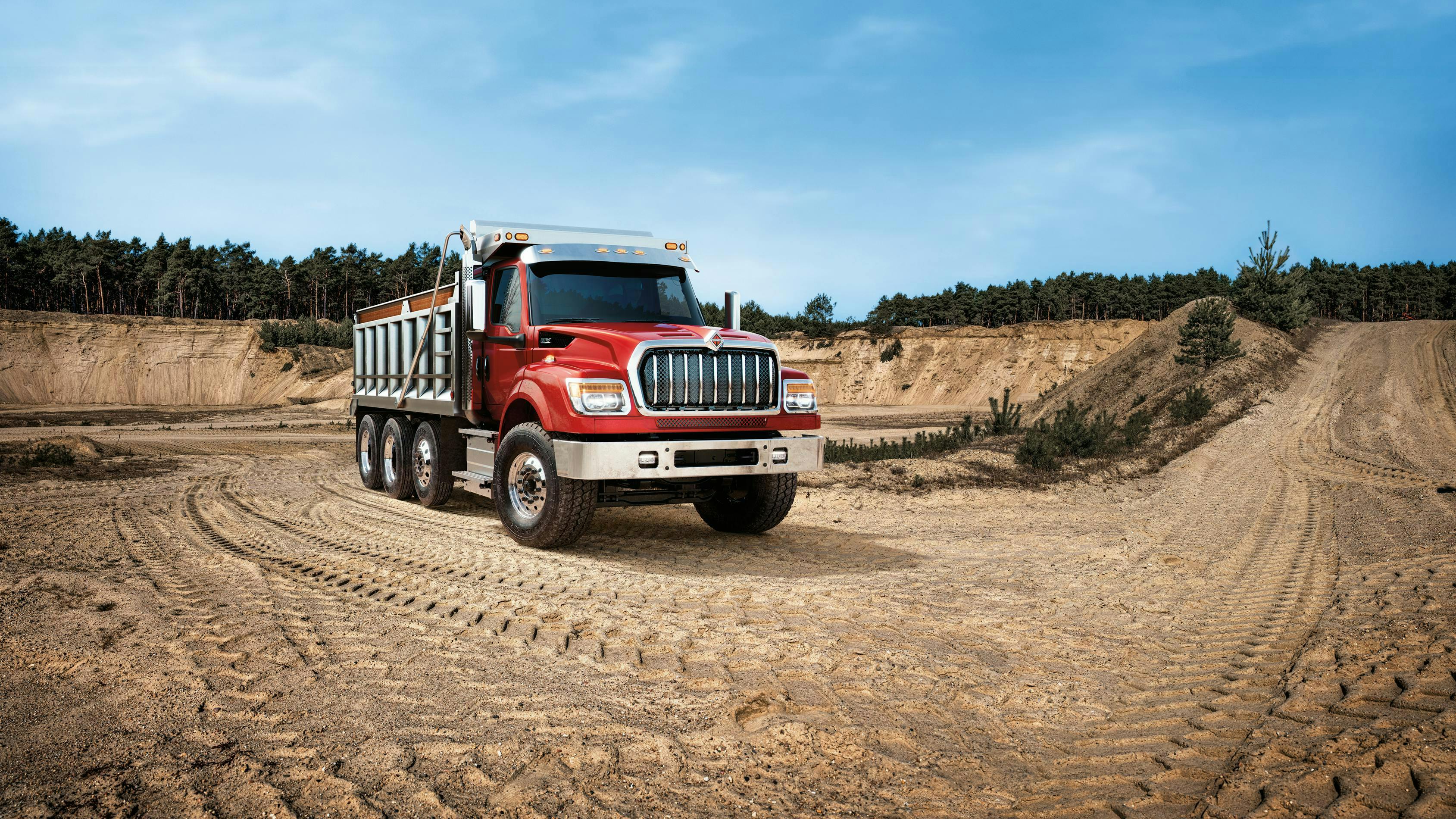 The new sloped hood design and LED headlamps help increase driver visibility. In addition, under-hood lights assist with inspections in low-light environments, while an integrated fluid check in the driver display simplifies the pre-trip inspection process.