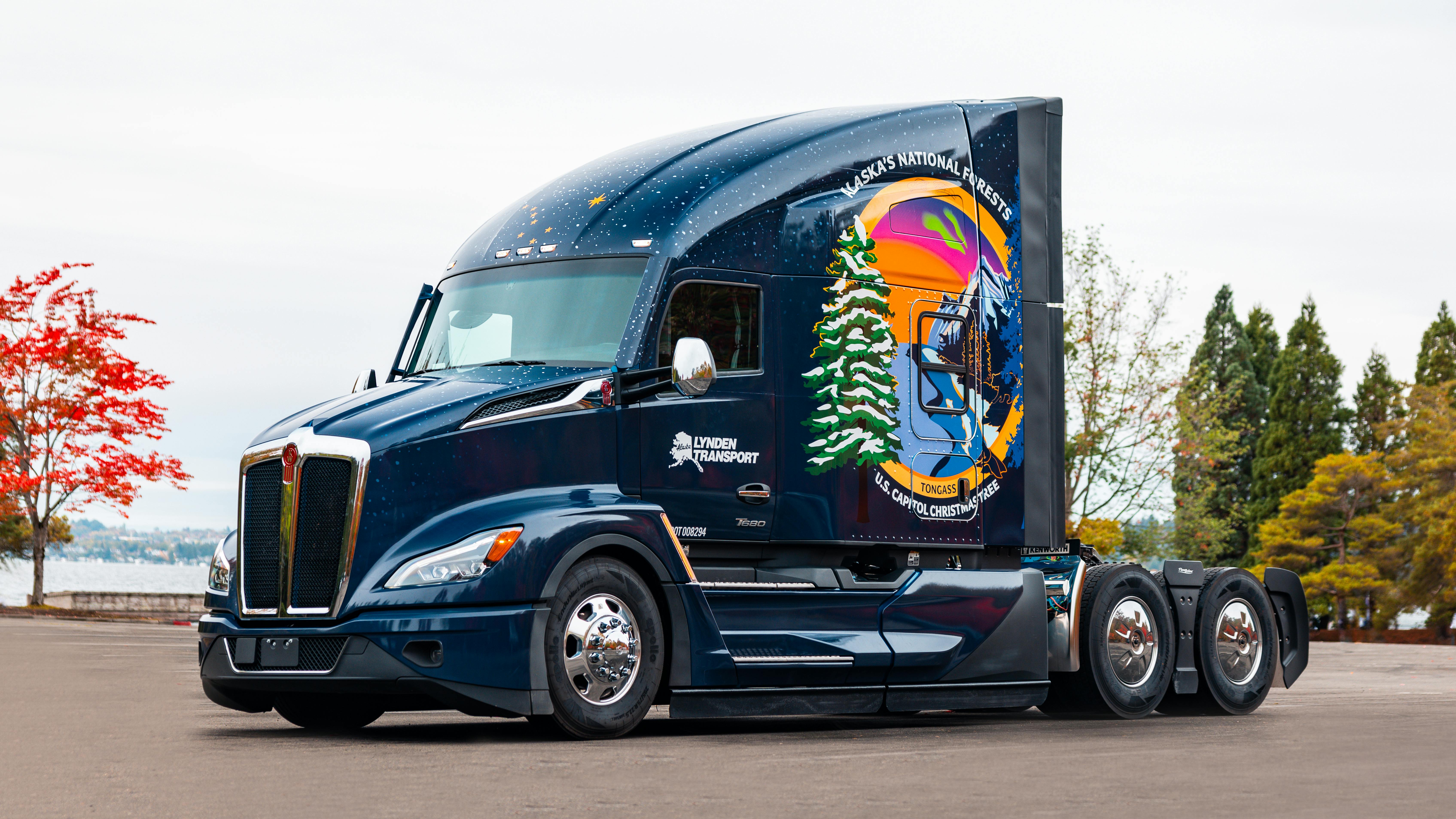 Kenworth celebrates 11 years transporting the U.S. Capitol Christmas Tree
