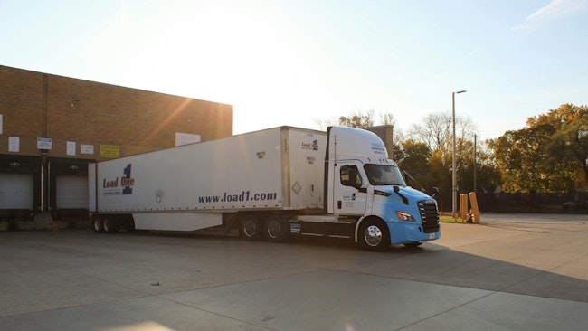 Daimler Truck launches first electric Freightliner eCascadia in Detroit, paving the way for sustainable logistics
