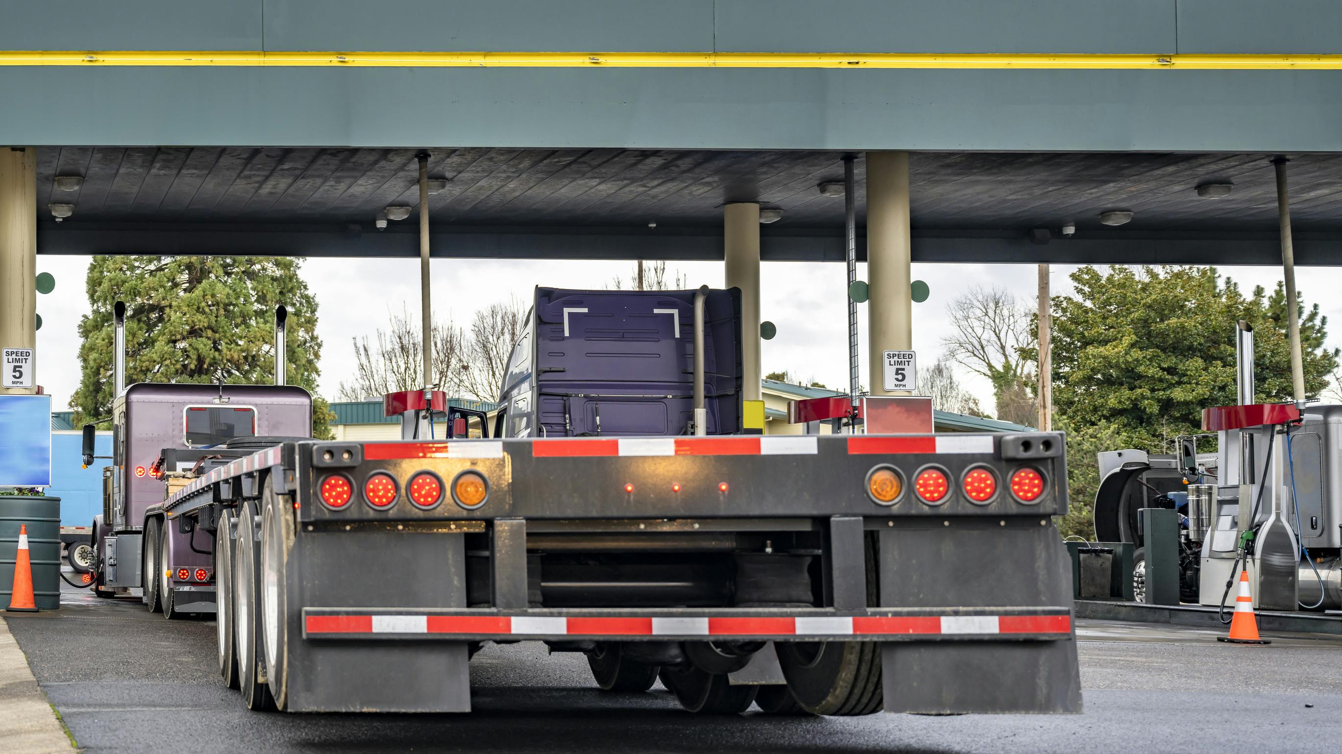 Uncover hidden fees: Essential strategies for saving on fuel and fleet card costs