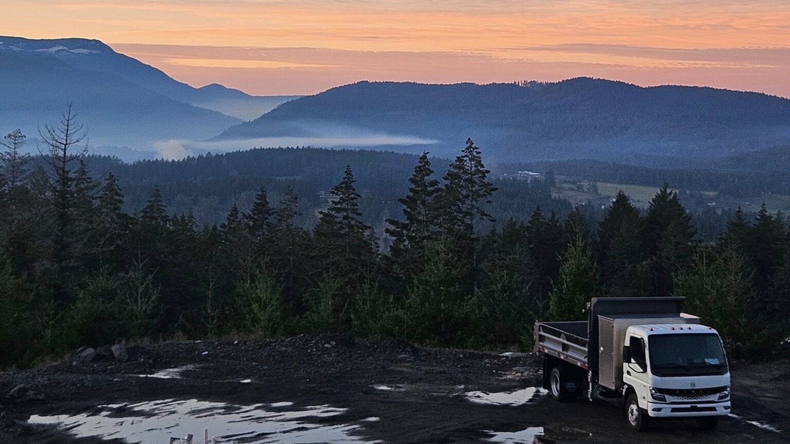 Rizon unveils first all-electric dump truck in Canada, paving the way for zero-emission commercial vehicles