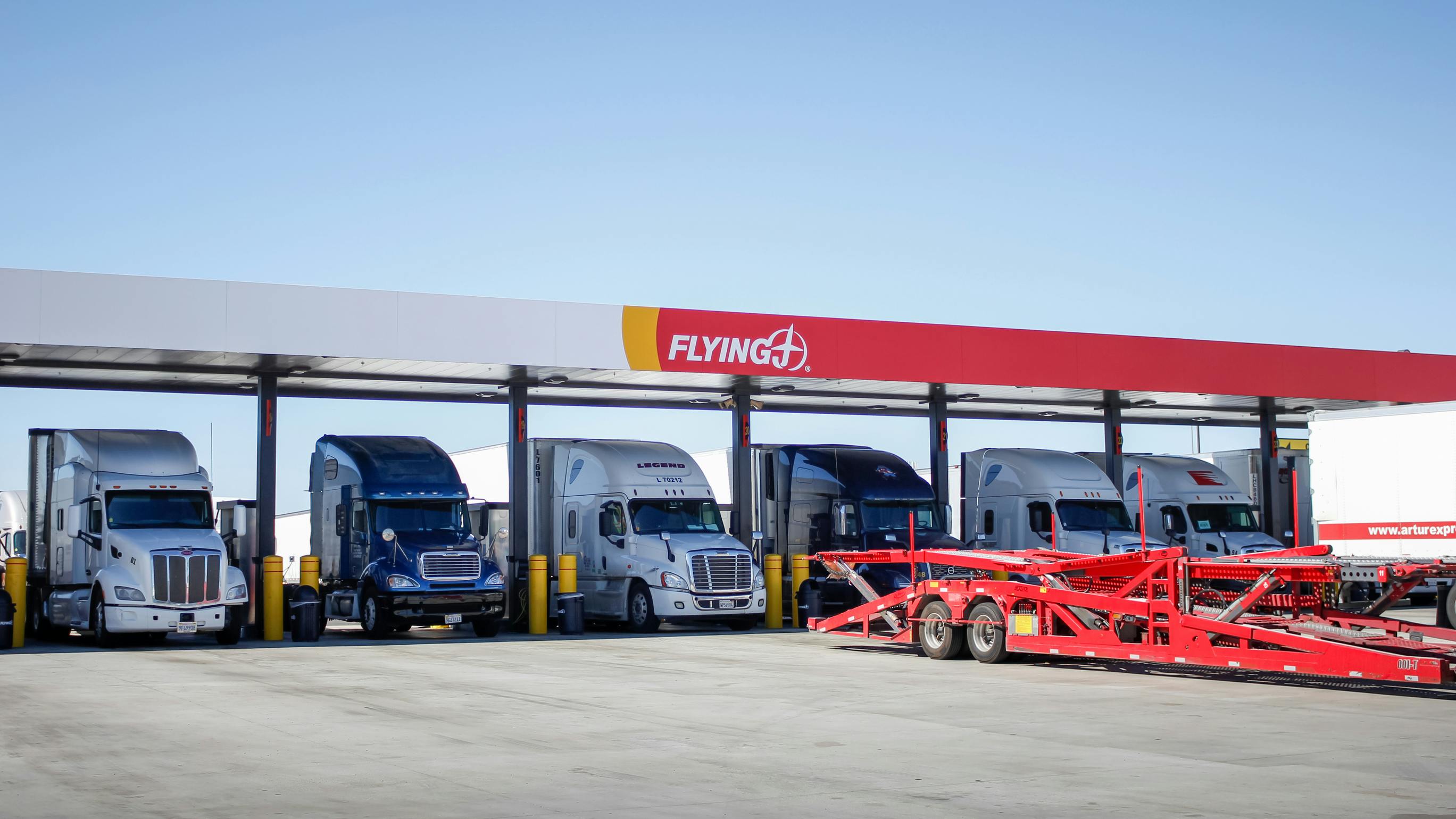 National gas and diesel prices drop this week: Key regional updates and trends