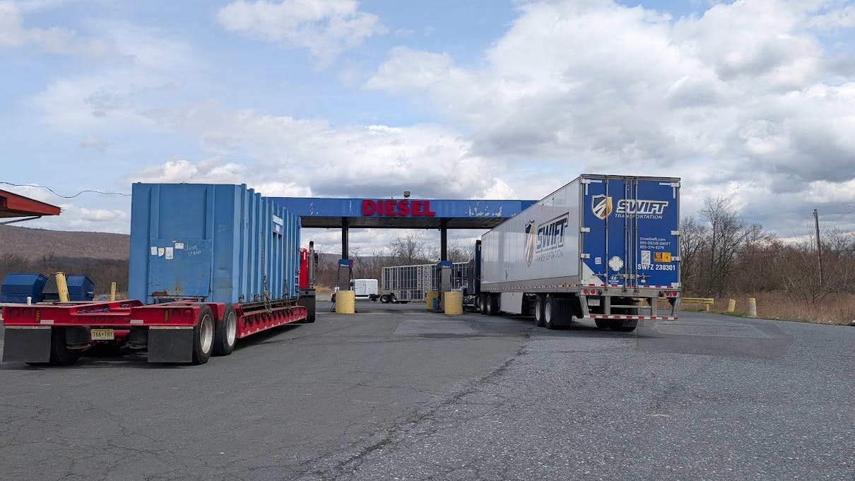 Fuel prices drop as summer travel approaches: Current diesel and gasoline average costs in the U.S.