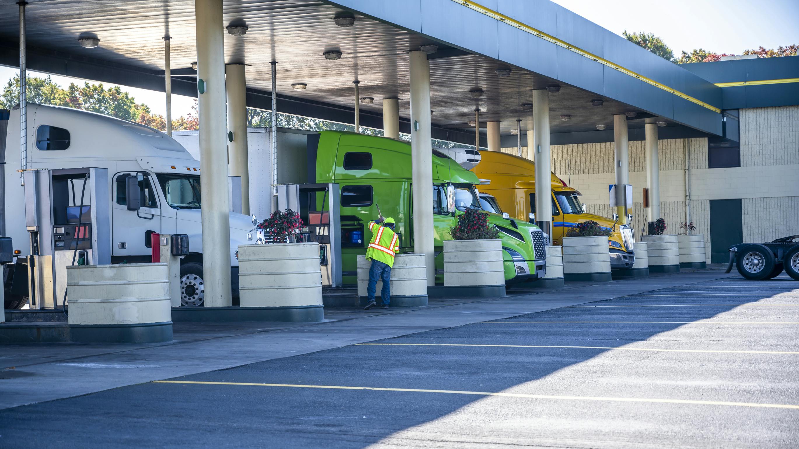 Summer travel relief: Diesel and gas prices decline ahead of peak season