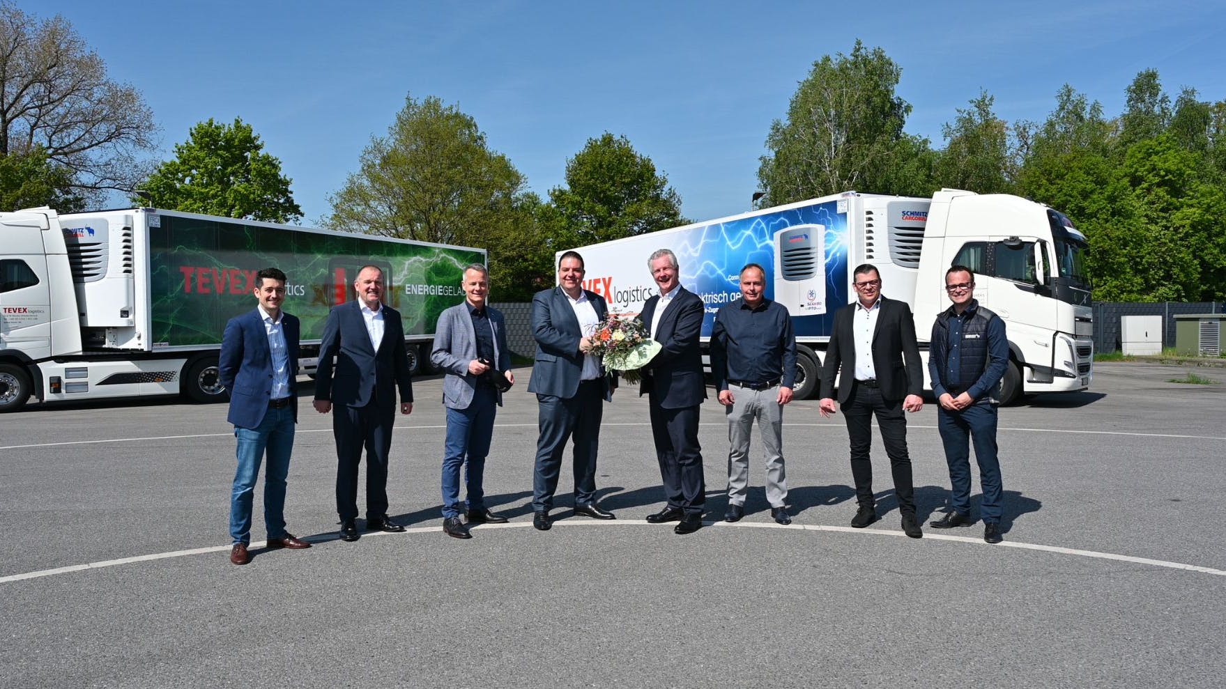 From left to right are Alexander Thoma, Schmitz Cargobull head of refrigeration unit business; Volker Flatau, Schmitz Cargobull head of the cool freight product line; Frank Reppenhagen, Schmitz Cargobull West Europe region director; Dirk Mutlak, Tevex Logistics managing director; Andreas Schmitz, Schmitz Cargobull chairman and CEO; Rene Lemke, Schmitz Cargobull Bielefeld area sales manager; Sven Masuhr, Tevex Logistics head of carrier management; and Jonathan Steckel, Schmitz Cargobull head of product management.