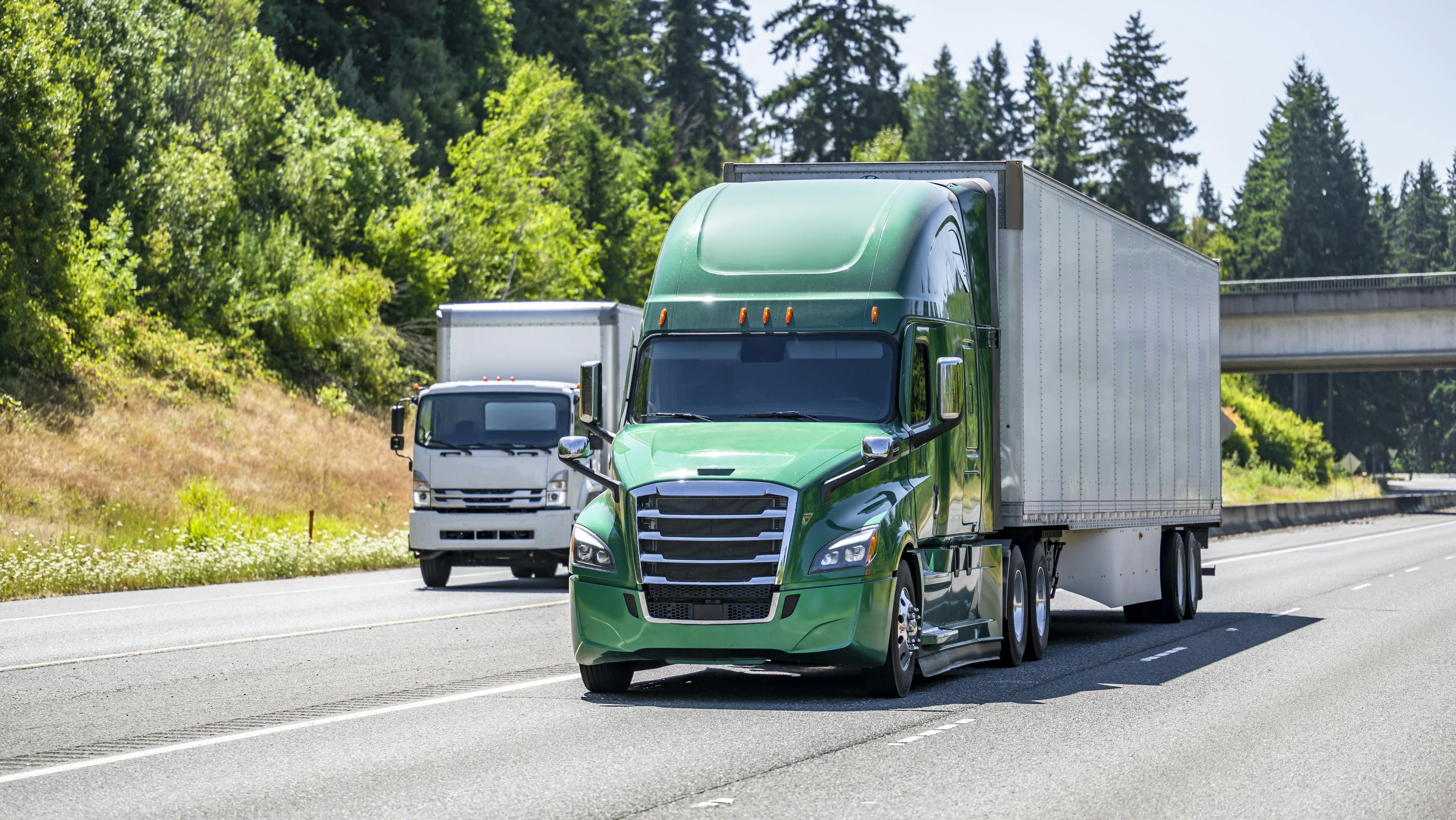 medium-duty truck and heavy-duty truck