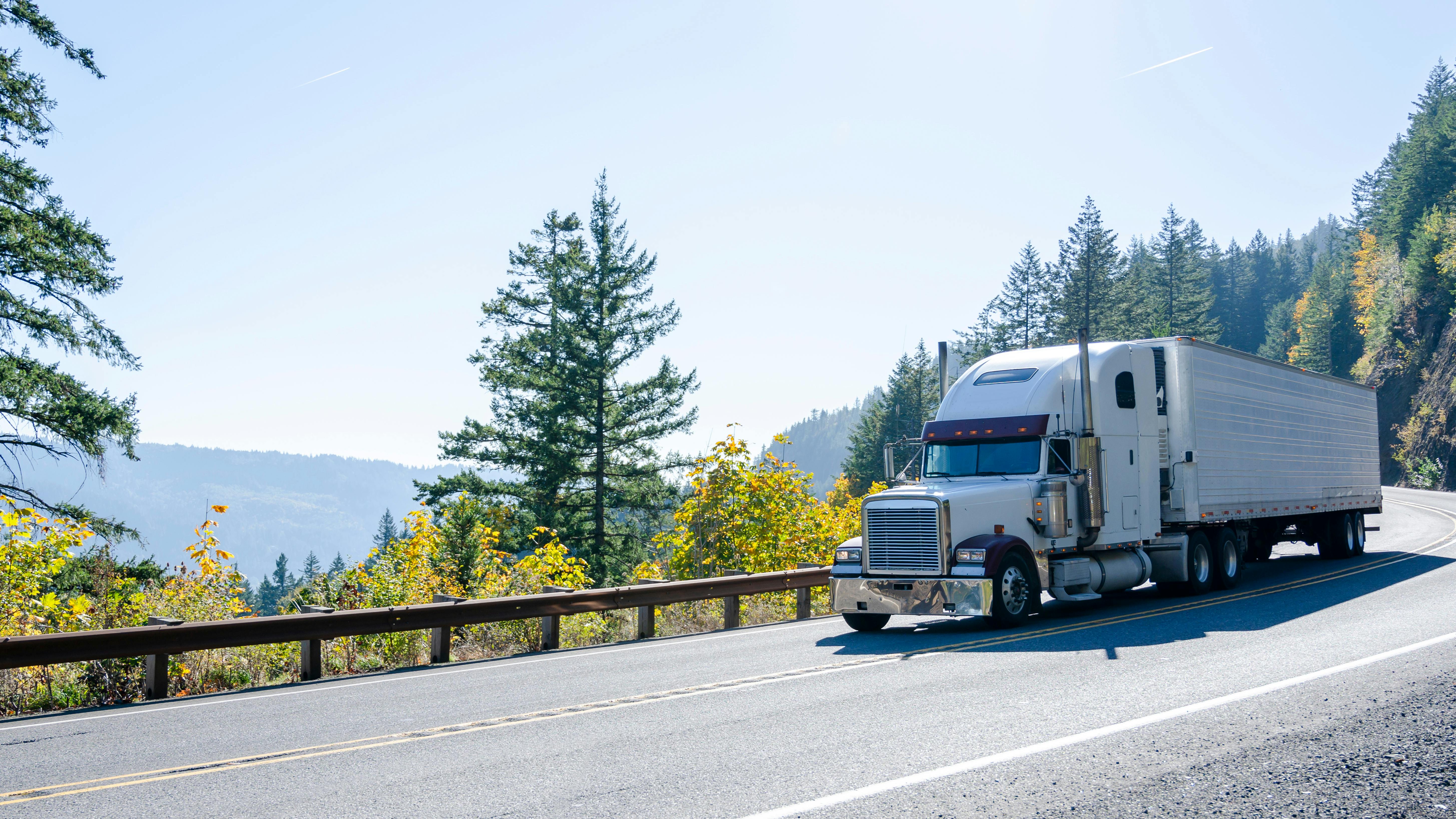 June truckload volumes were positive year over year, DAT reported. The van TVI was 4% higher than in June 2024; the reefer TVI increased 10%; and the flatbed TVI rose 12% compared to a year ago.