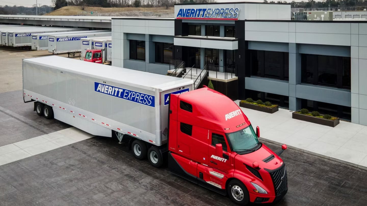 Averitt Express Volvo VNL 860 truck parked in a lot, showcasing fleet expansion and fuel-efficient long-haul trucking equipment.