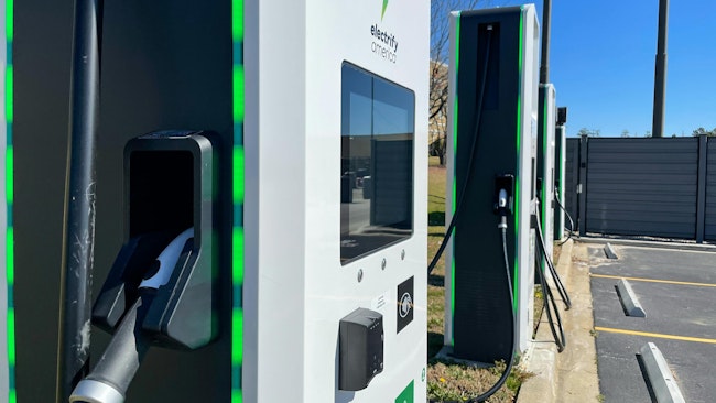 How fleet managers can create a resilient EV charging strategy in a shifting market