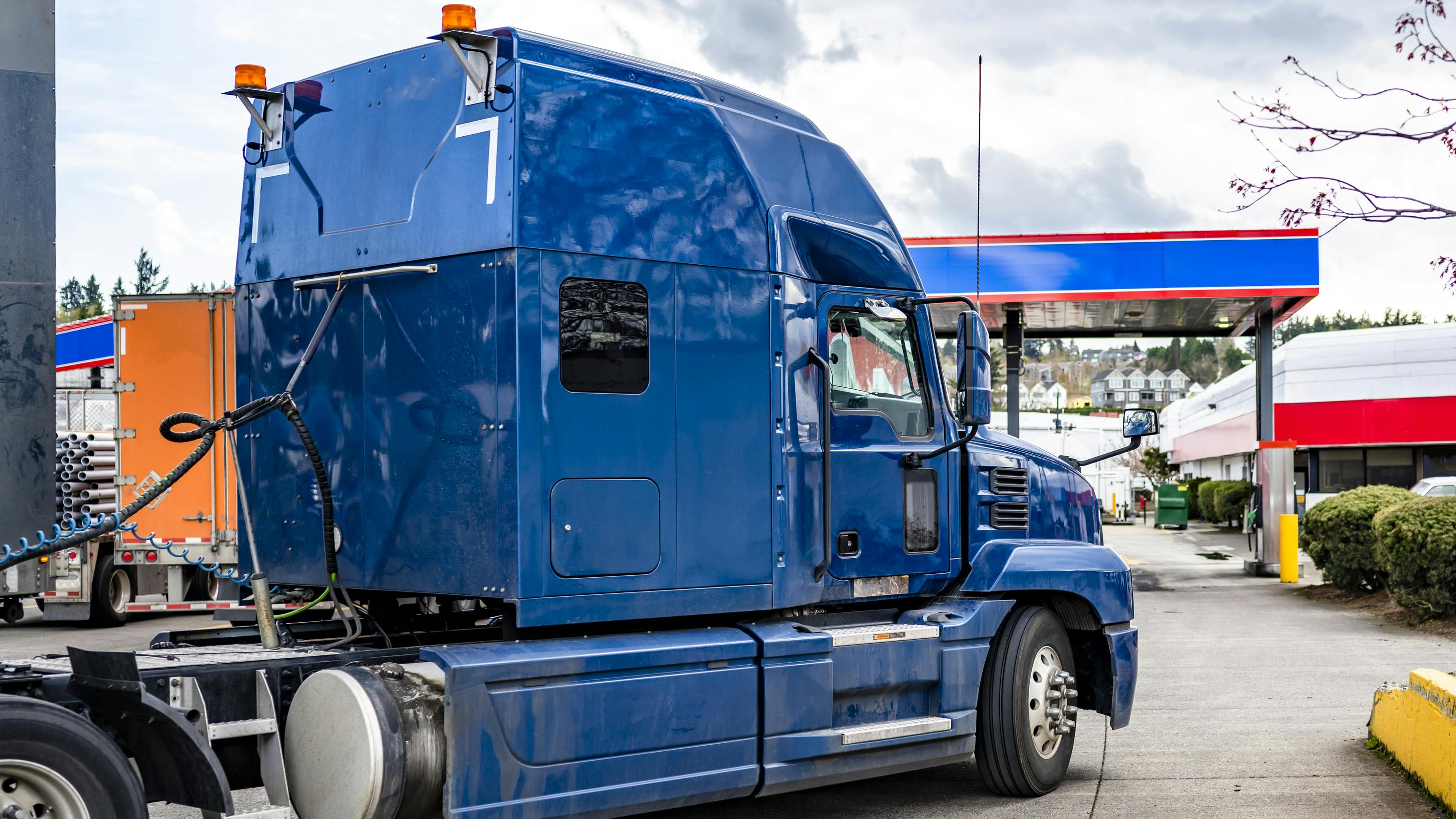 Diesel and gas prices continue to drop, easing operational costs for fleets nationwide