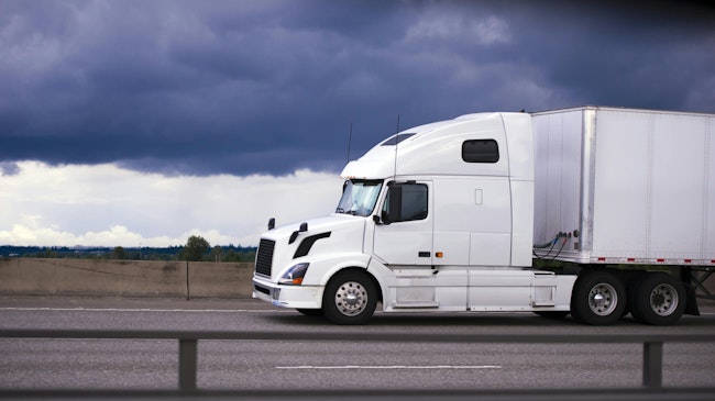 Spot market rates remain mostly steady as dry van and flatbed volumes show year-over-year growth