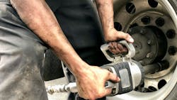 Key factors affecting safety when lifting commercial motor vehicles for tire service Key factors affecting safety when lifting commercial motor vehicles for tire service