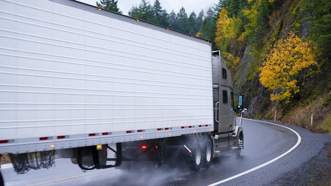 Spot market rates show minimal changes as dry van, refrigerated, and flatbed volumes fluctuate