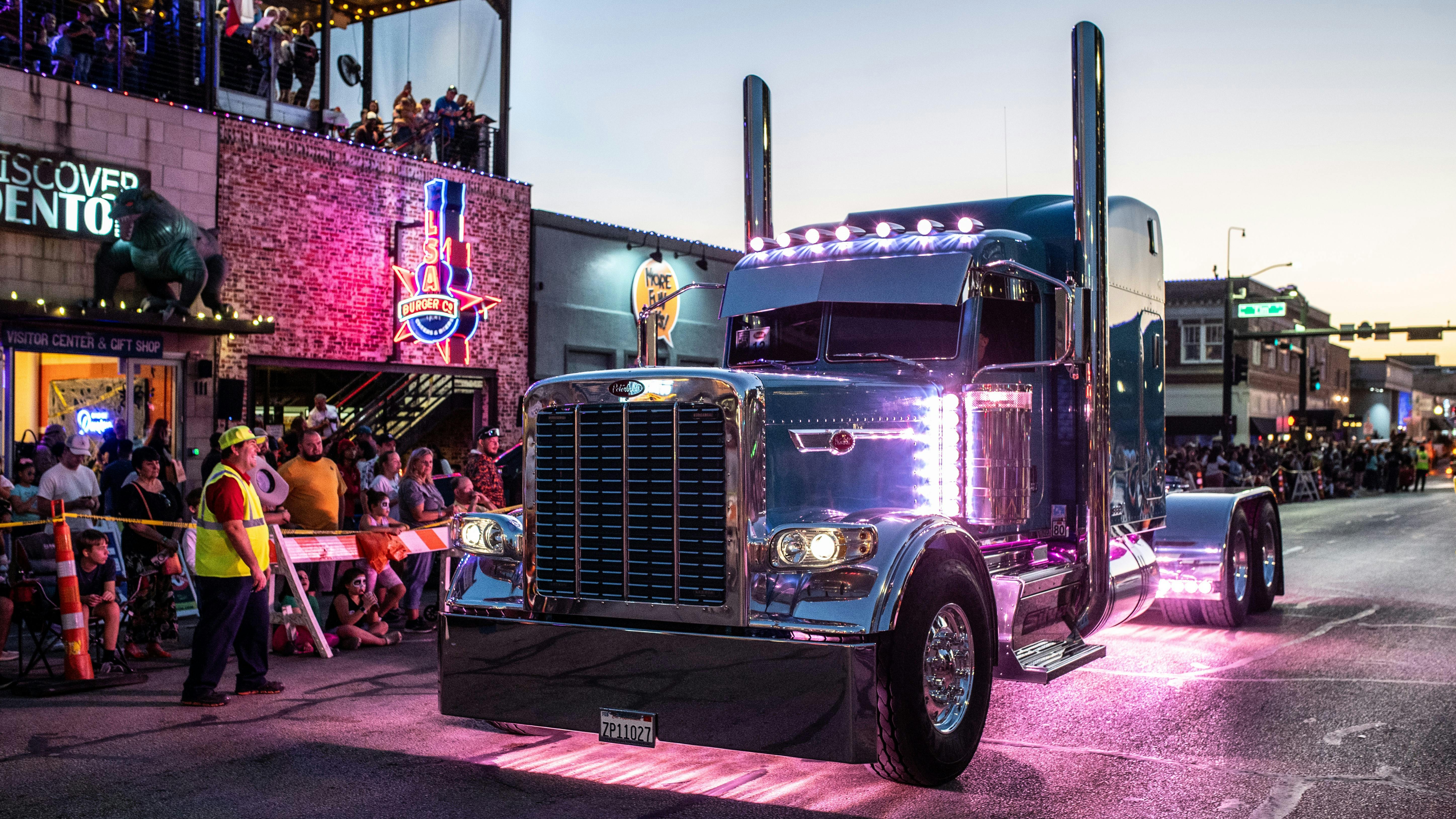 Peterbilt supports United Way with annual Pride & Class Parade