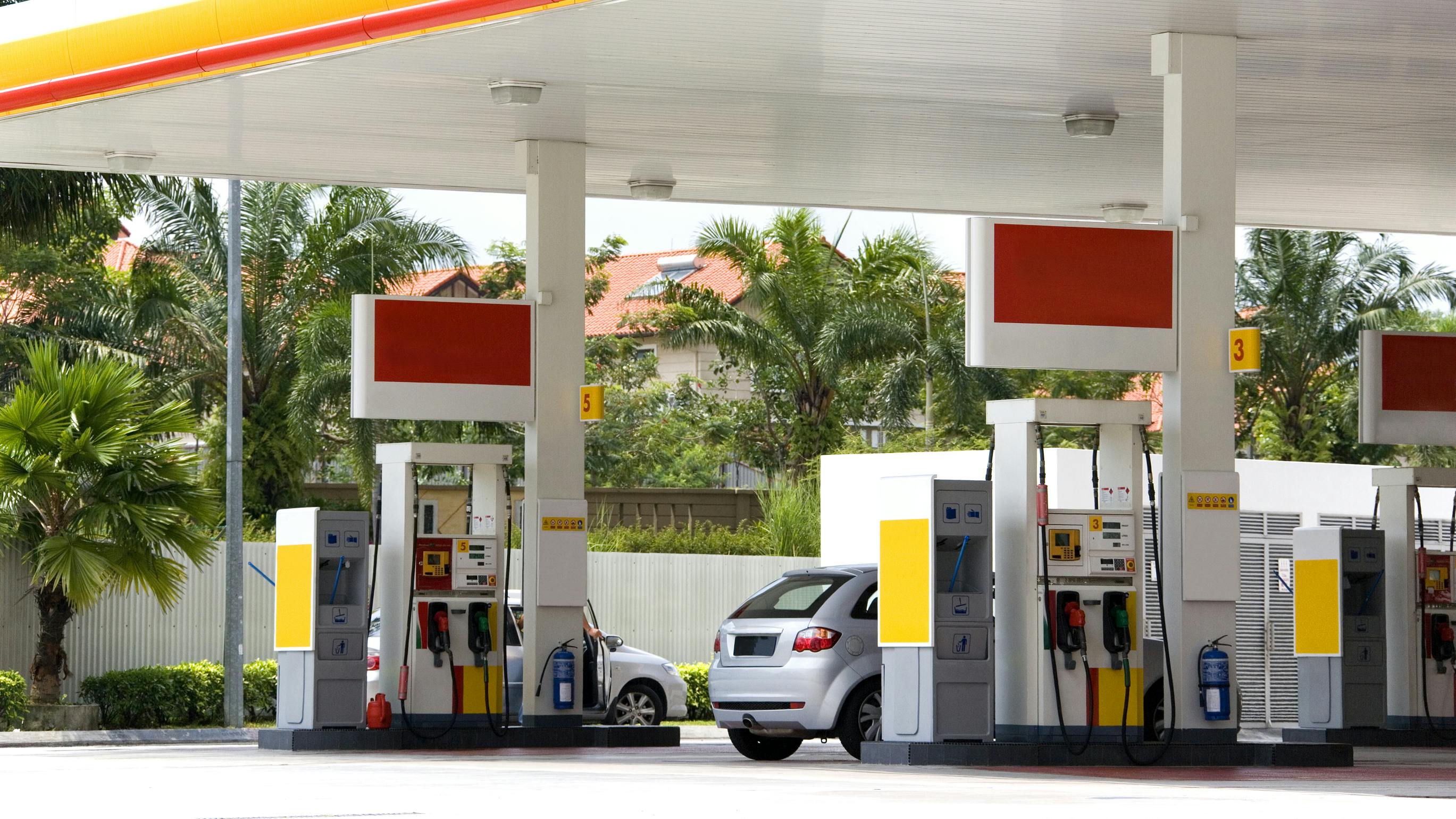 U.S. diesel and gasoline prices show minor shifts ahead of holiday trucking season